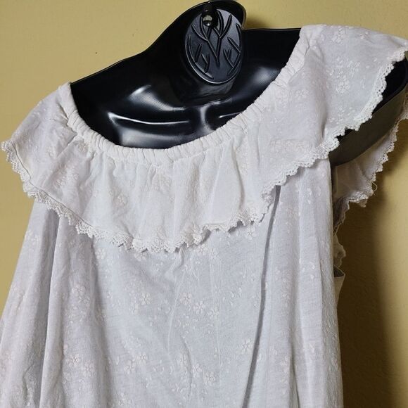 Roommates Ruffled Neckline Top   - Picture 6 of 8